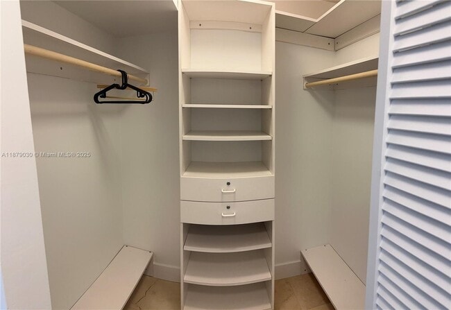 Building Photo - 2501 Brickell Ave