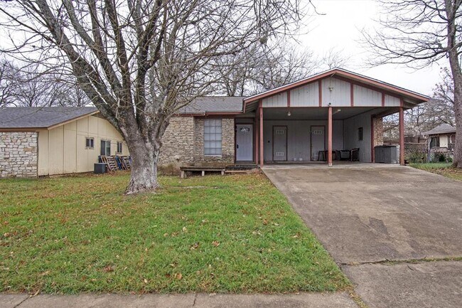 Foto del edificio - 6305 Emerald Forest Dr