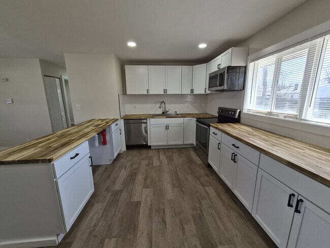 Foto del edificio - 8515 Georgiana Ln