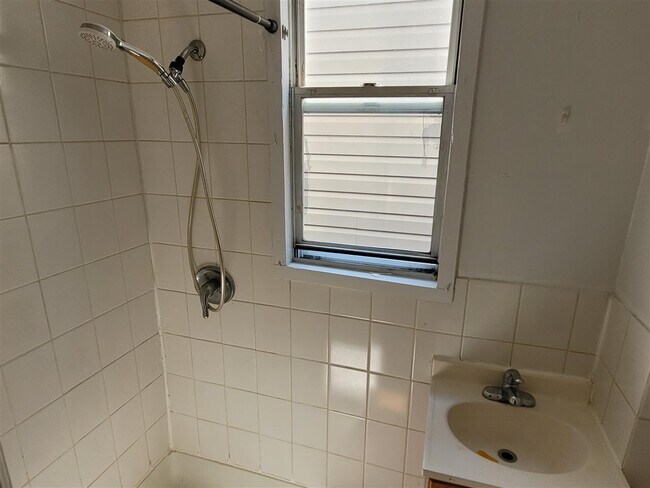 Foto del edificio - 204 New York Ave