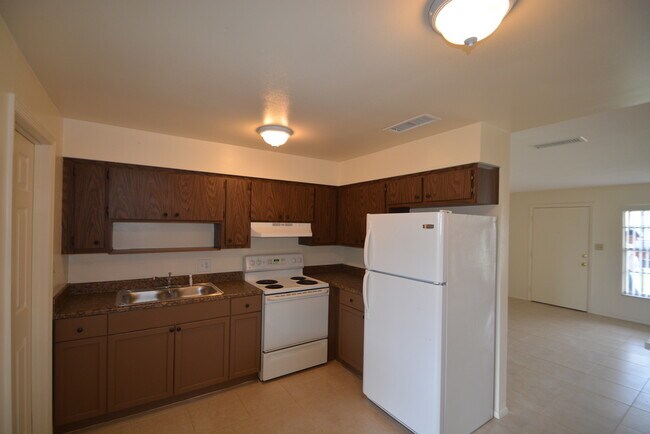 Building Photo - FRESHLY UPDATED 2BR/1.5 BATH DUPLEX IN COCOA