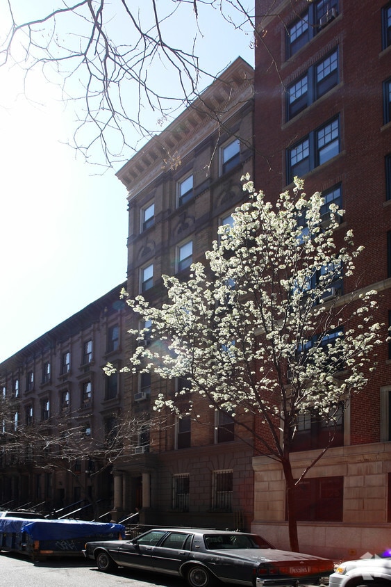 Building Photo - 146 W 82nd St