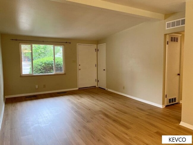 Building Photo - Ranch Style Across the Street from CSU!