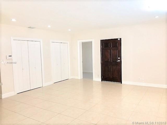 Building Photo - 3404 S Le Jeune Rd