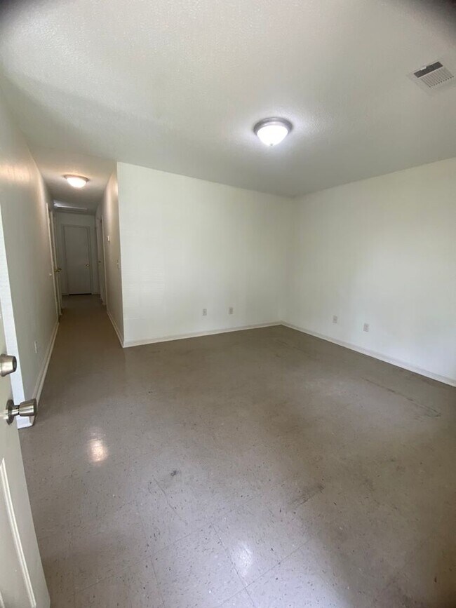 Building Photo - 3368 Rockwood Ave