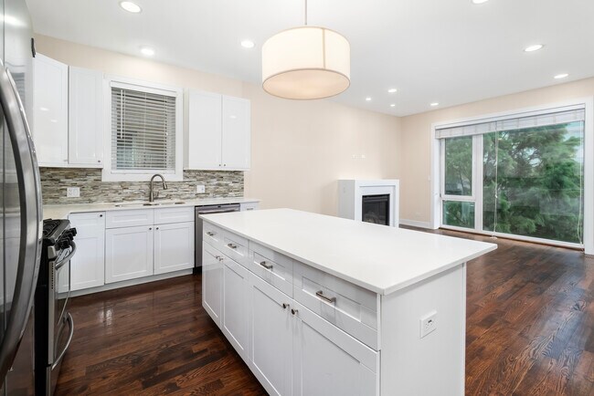 Foto del edificio - 3508 N Sacramento Ave