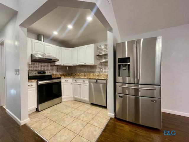 Building Photo - 3 bedroom in Brooklyn NY 11207
