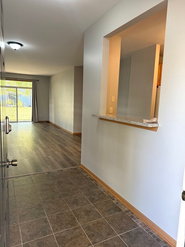 Foto del edificio - 810 Woodewind Dr