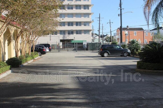 Foto del edificio - 1224 St Charles Ave