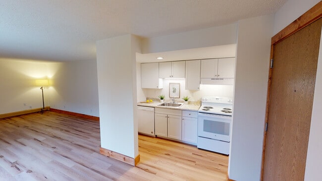 Building Photo - 115 W Lawrence Ave