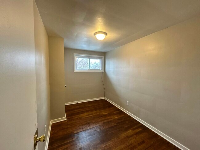 Foto del edificio - 215 Erhardt Dr