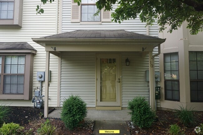 Building Photo - 10 Carlyle Ct