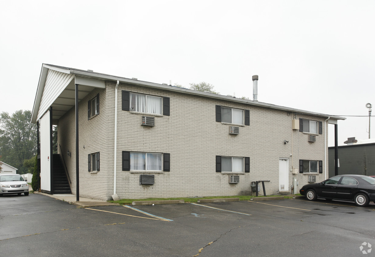 Water Creek Apartments - Garden City, MI | Apartments.com