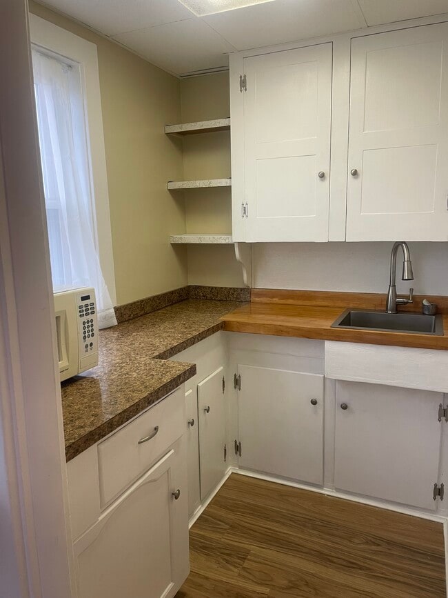 Building Photo - 42 Ann St