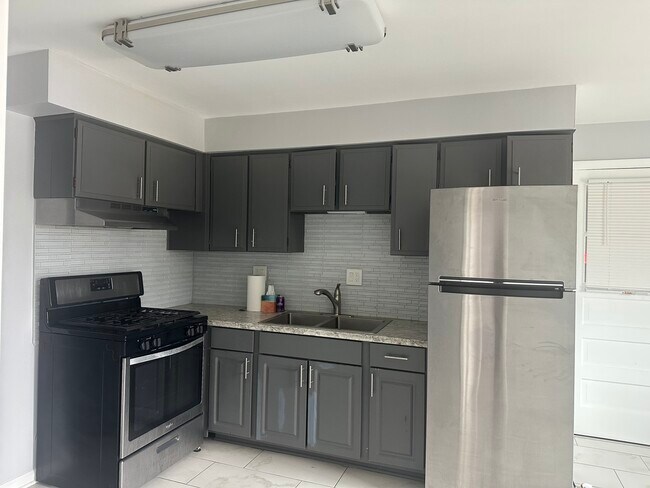 Building Photo - 8805 N Dee Rd