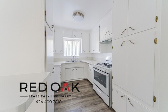 Foto del edificio - 7502 Canby Ave