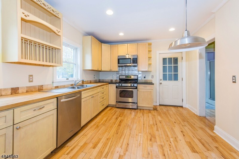 Foto principal - 107 Midland Ave