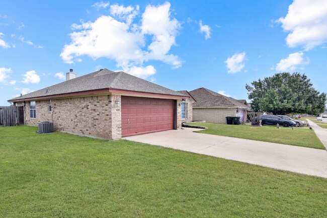 Building Photo - 4601 Vahrenkamp Dr