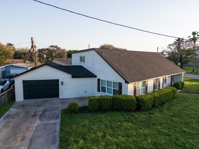 Foto del edificio - 1402 Bayou Shore Dr