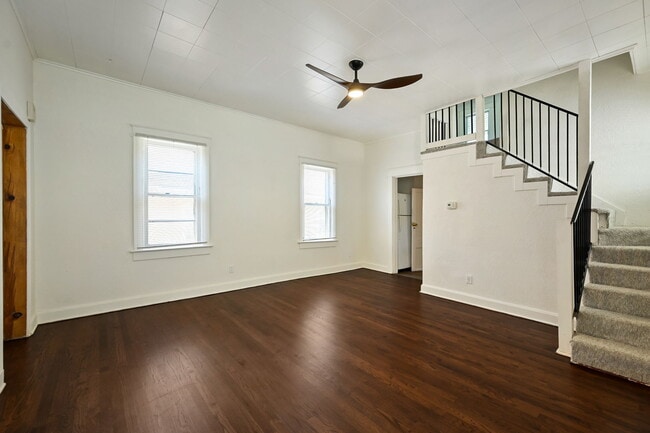 Building Photo - 422 N Thompson St