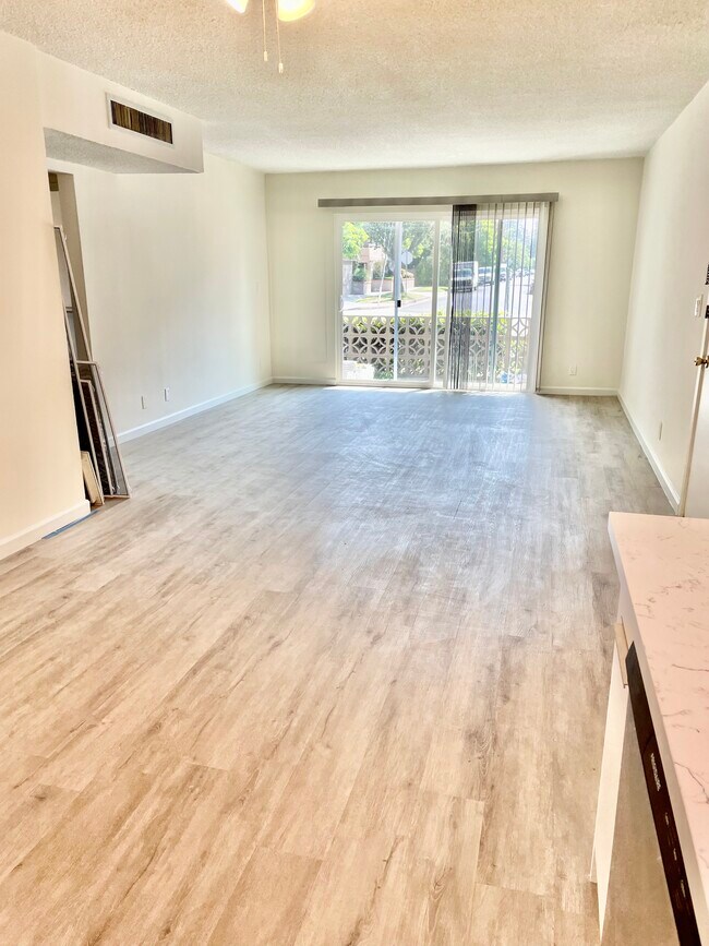 Building Photo - 4449 Coldwater Canyon Ave