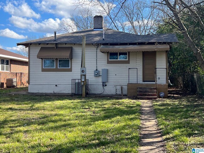 Foto del edificio - 1708 Steiner Ave SW