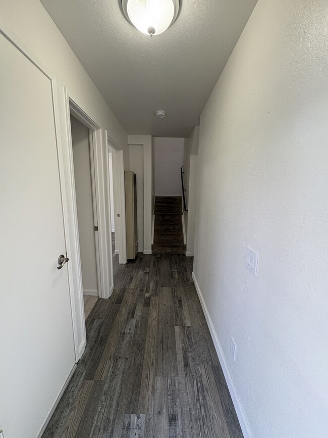 Building Photo - 228 Courtyards E