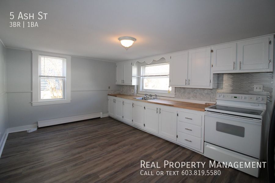 Primary Photo - Spacious 3 Bedroom Duplex in Somersworth, ...