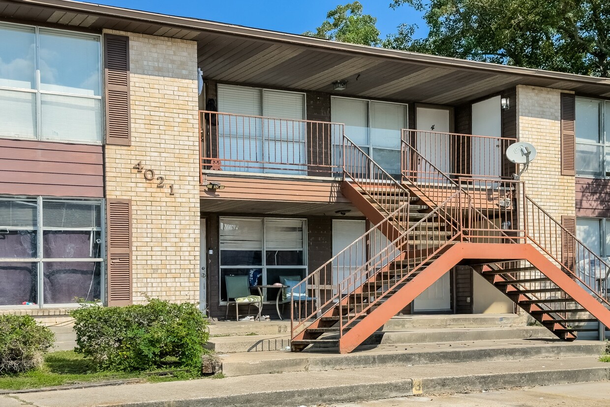 Primary Photo - 4021 Briar Hollow Dr