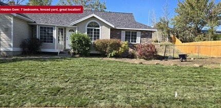 Building Photo - 11810 S Hidden Valley Dr
