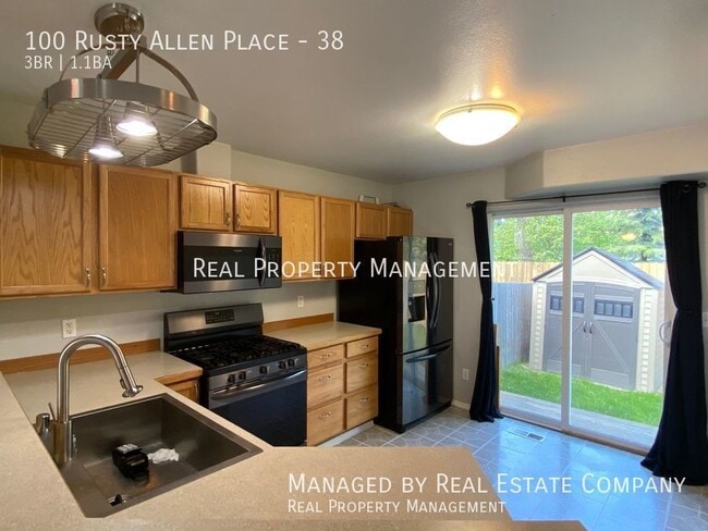 Foto del edificio - 100 Rusty Allen Pl