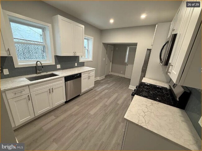 Foto del edificio - 1931 Montrose St