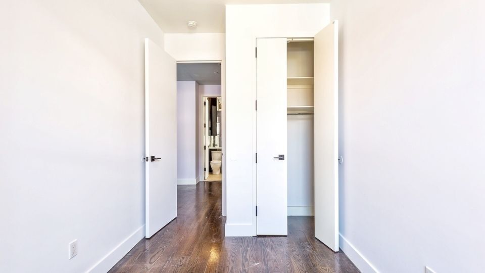 Foto del edificio - 854 Greene Ave