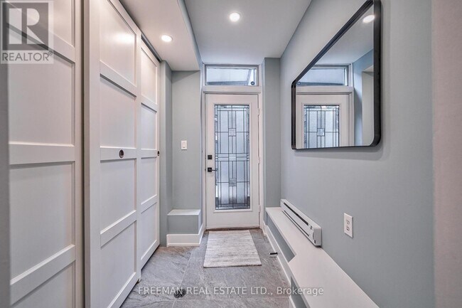 Photo du bâtiment - 351 Windermere Ave