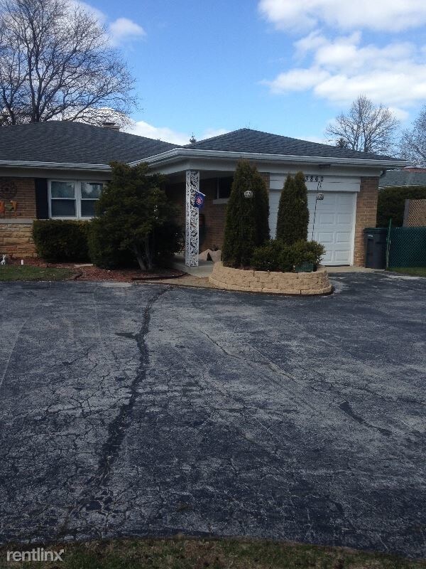 Foto del edificio - 3 br, 3 bath House - 3860 lake ave
