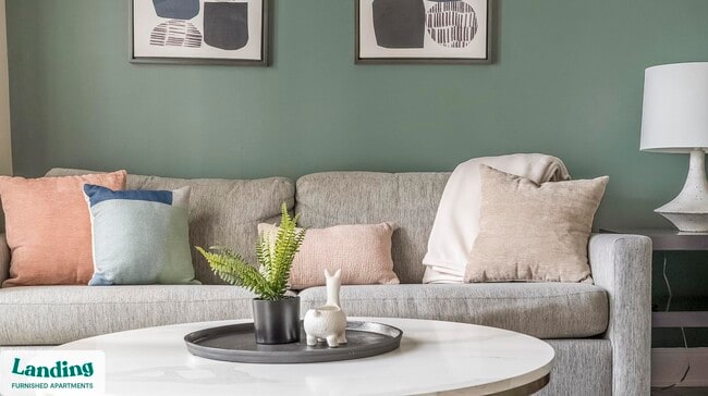 Building Photo - 925 Canterbury Rd NE