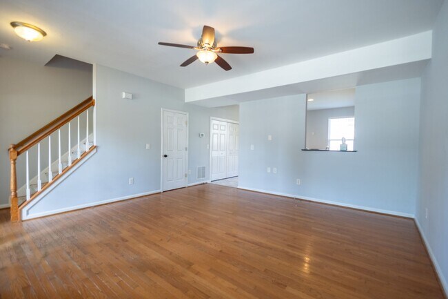 Foto del edificio - Lovely 3 BR/2.5 BA Single-Family Home in E...