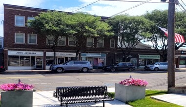 Building Photo - 701 Main St