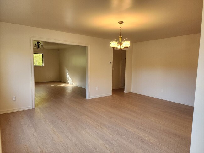 Building Photo - 8971 Oak Grove Ave