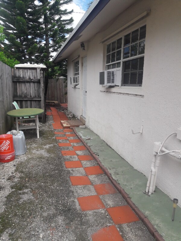 Primary Photo - 3325 SW 2nd Ct