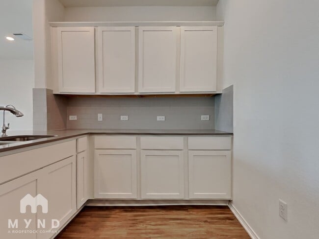 Foto del edificio - 7125 Spotted Leaf Wy