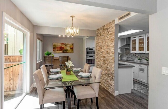 Foto del edificio - 3BD/2BA – Updated Condo in Coveted Downtown Saratoga, Steps from Wildwood Park
