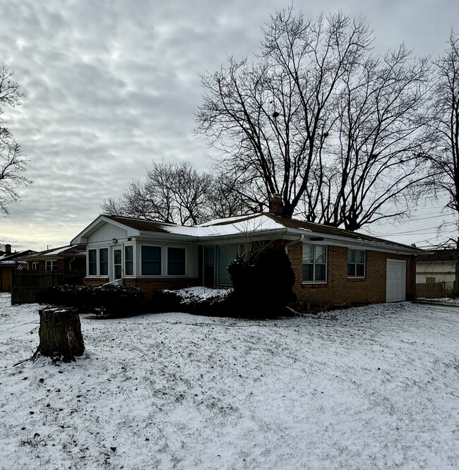 Building Photo - 1640 Englewood - Awesome 2 bed/1 bath Ranc...
