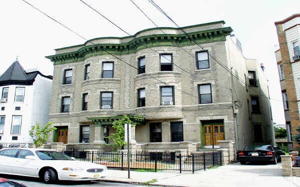 Foto del edificio - 312-314 Monastery Pl