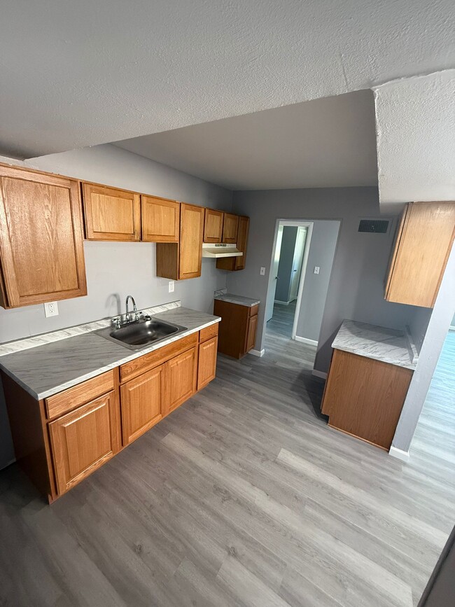 Building Photo - 220 McAlpine Dr