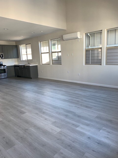 Sala de estar - 2596 1st St