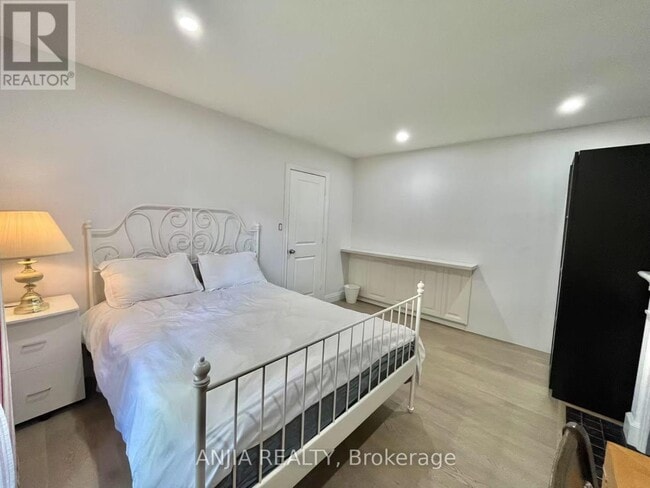Building Photo - 298 Empress Ave