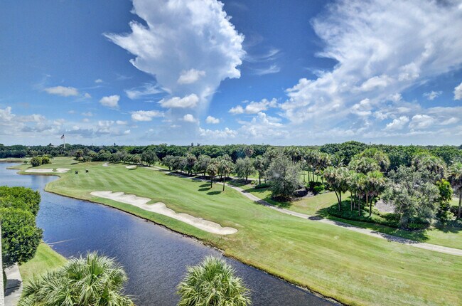 Building Photo - 6797 Willow Wood Dr