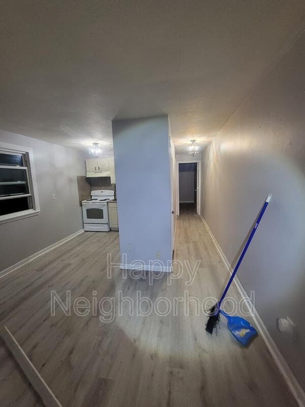Building Photo - 451 Divinity St