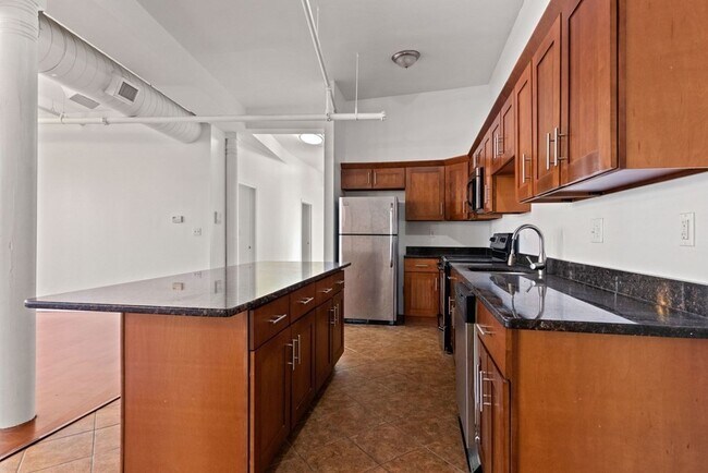Building Photo - 12 Dade St